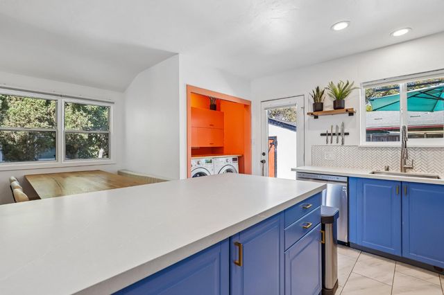 4865 V St, Sacramento, CA 95817