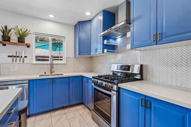 4865 V St, Sacramento, CA 95817