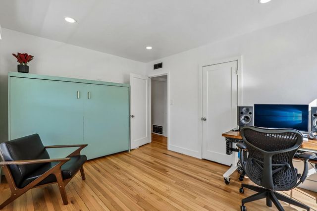 4865 V St, Sacramento, CA 95817