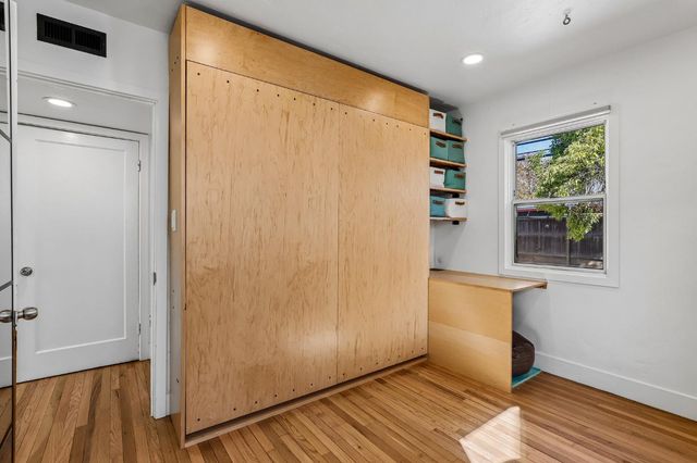 4865 V St, Sacramento, CA 95817