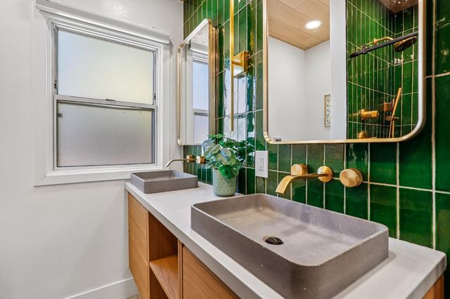 4865 V St, Sacramento, CA 95817