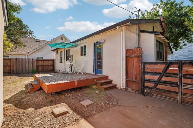 4865 V St, Sacramento, CA 95817