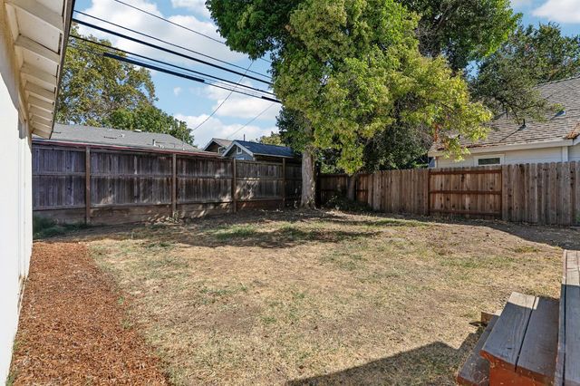 4865 V St, Sacramento, CA 95817