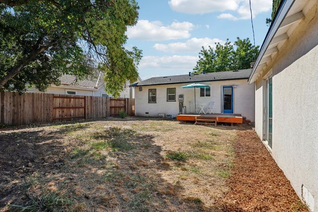 4865 V St, Sacramento, CA 95817