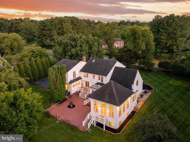 10520 HUNTING CREST LN, Vienna, VA 22182