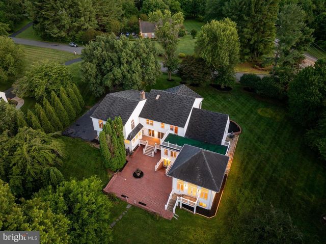 10520 HUNTING CREST LN, Vienna, VA 22182