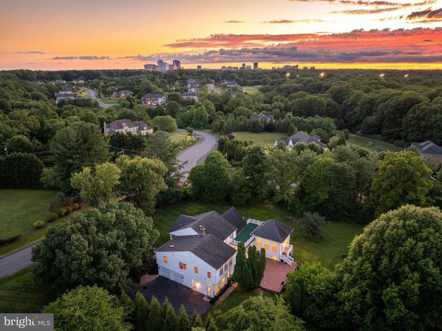 10520 HUNTING CREST LN, Vienna, VA 22182