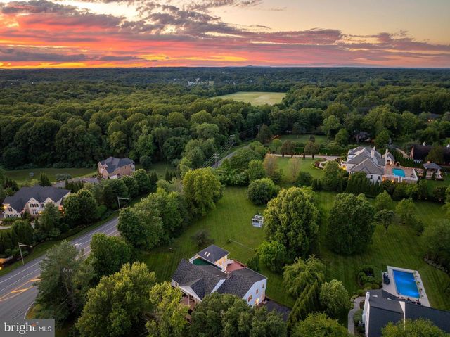 10520 HUNTING CREST LN, Vienna, VA 22182