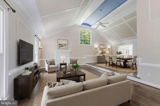 10520 HUNTING CREST LN, Vienna, VA 22182
