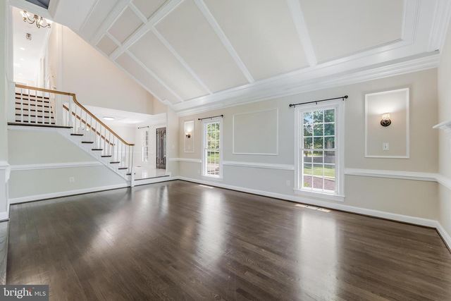 10520 HUNTING CREST LN, Vienna, VA 22182