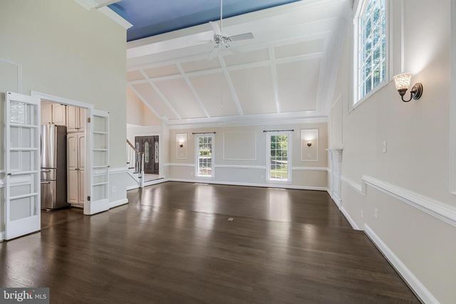 10520 HUNTING CREST LN, Vienna, VA 22182