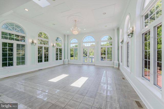 10520 HUNTING CREST LN, Vienna, VA 22182
