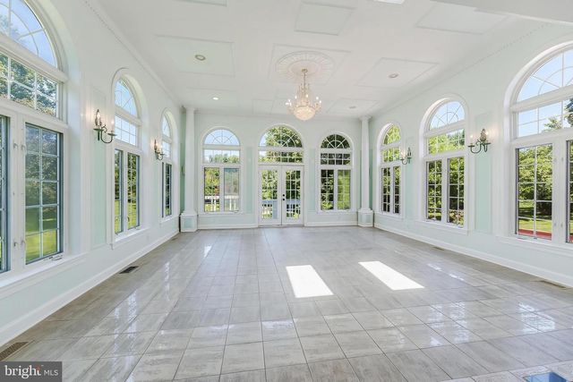 10520 HUNTING CREST LN, Vienna, VA 22182