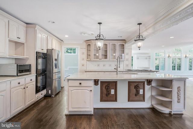 10520 HUNTING CREST LN, Vienna, VA 22182