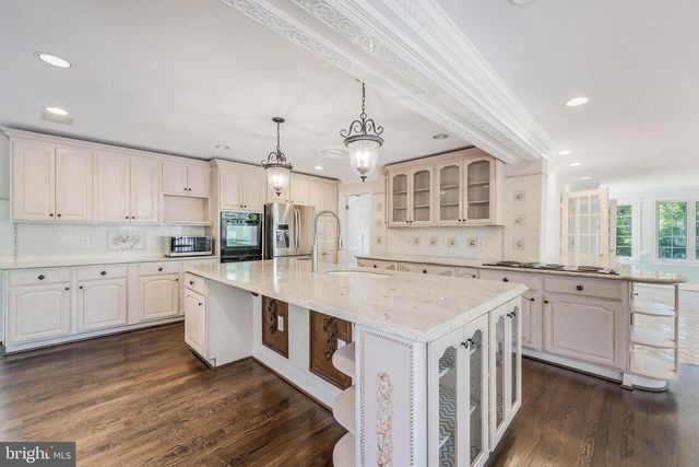 10520 HUNTING CREST LN, Vienna, VA 22182