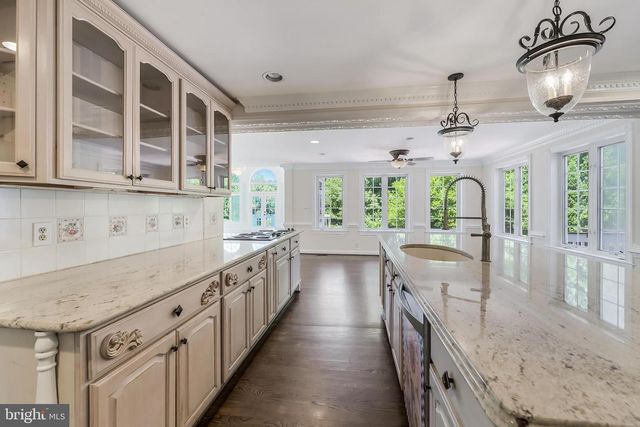 10520 HUNTING CREST LN, Vienna, VA 22182