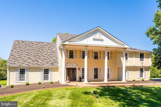 10520 HUNTING CREST LN, Vienna, VA 22182