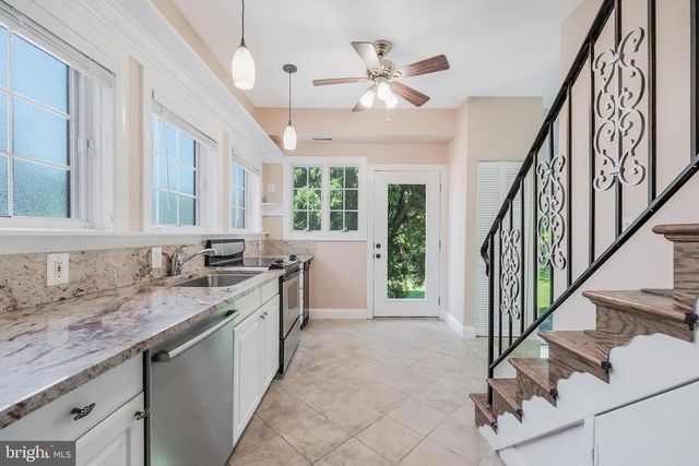 10520 HUNTING CREST LN, Vienna, VA 22182