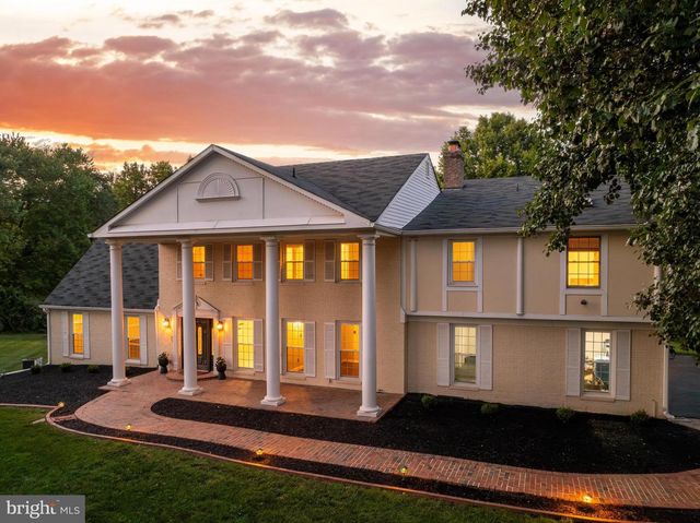 10520 HUNTING CREST LN, Vienna, VA 22182