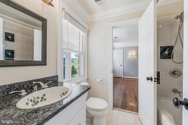 10520 HUNTING CREST LN, Vienna, VA 22182