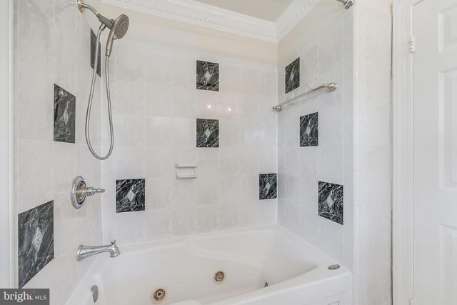 10520 HUNTING CREST LN, Vienna, VA 22182