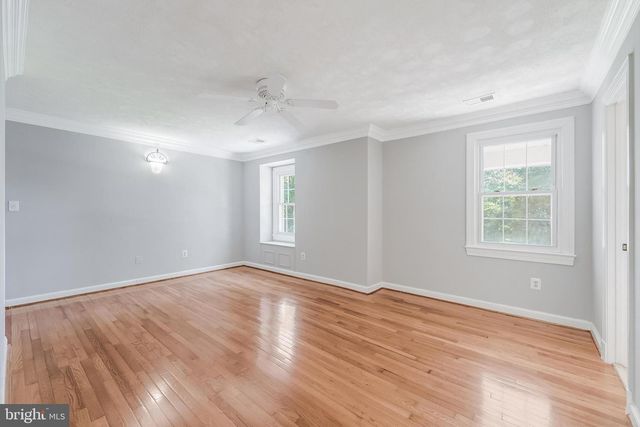 10520 HUNTING CREST LN, Vienna, VA 22182