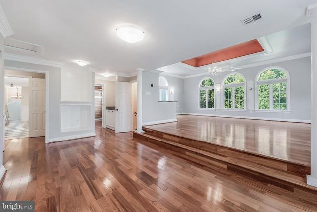 10520 HUNTING CREST LN, Vienna, VA 22182