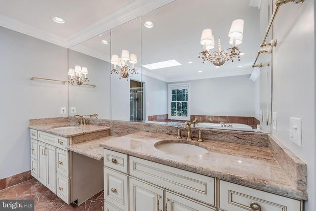 10520 HUNTING CREST LN, Vienna, VA 22182