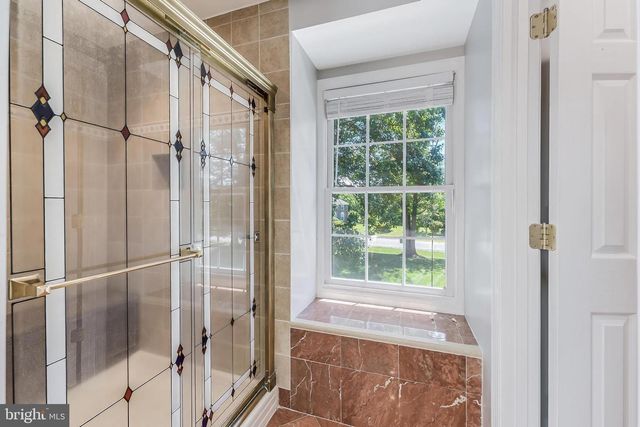 10520 HUNTING CREST LN, Vienna, VA 22182