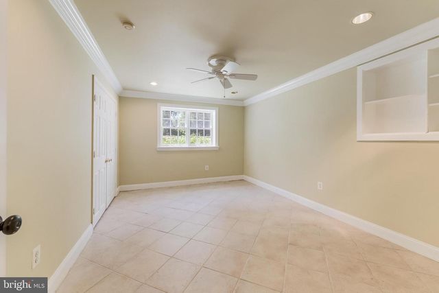 10520 HUNTING CREST LN, Vienna, VA 22182