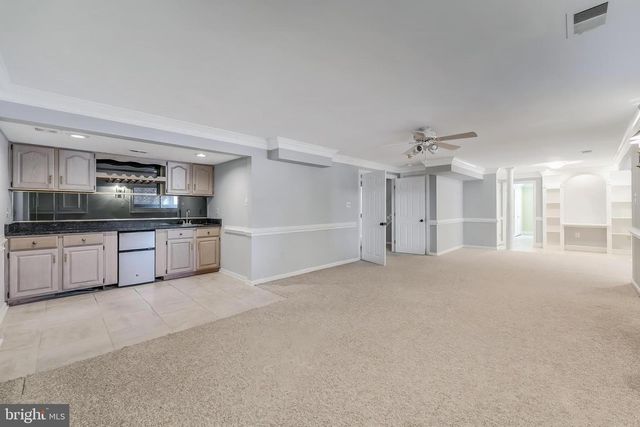10520 HUNTING CREST LN, Vienna, VA 22182