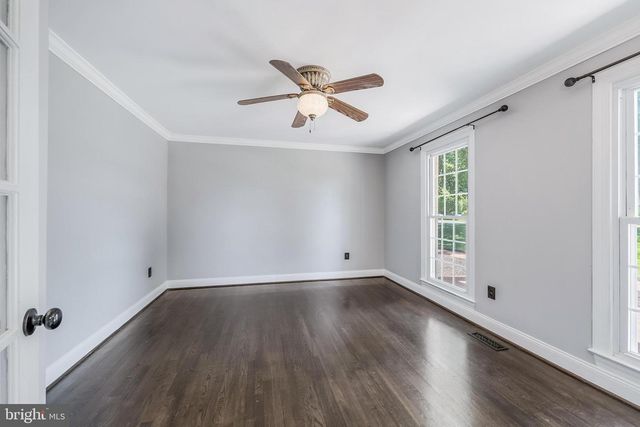 10520 HUNTING CREST LN, Vienna, VA 22182