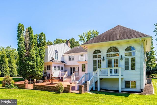 10520 HUNTING CREST LN, Vienna, VA 22182