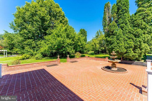 10520 HUNTING CREST LN, Vienna, VA 22182