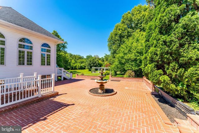 10520 HUNTING CREST LN, Vienna, VA 22182