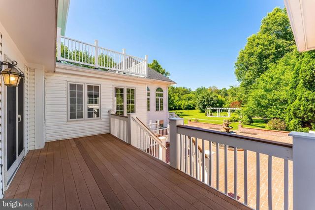 10520 HUNTING CREST LN, Vienna, VA 22182