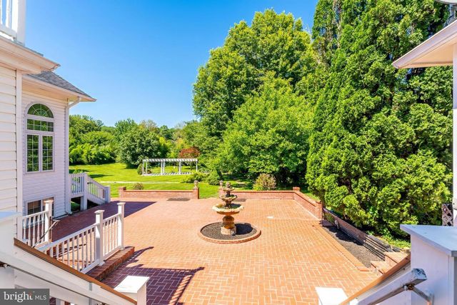 10520 HUNTING CREST LN, Vienna, VA 22182