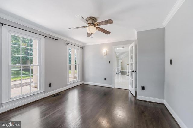 10520 HUNTING CREST LN, Vienna, VA 22182