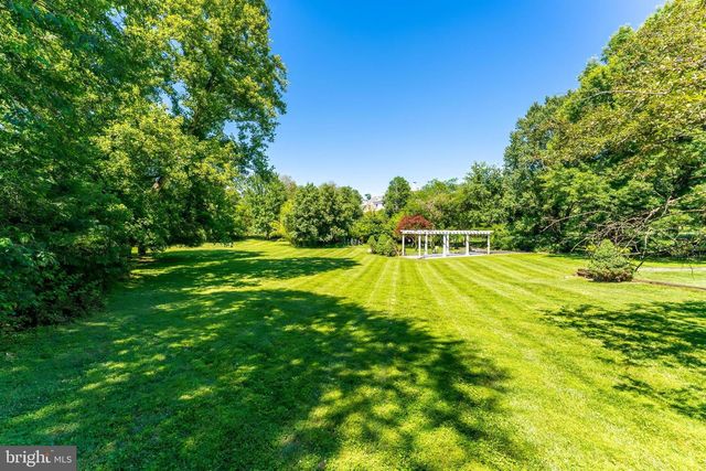 10520 HUNTING CREST LN, Vienna, VA 22182
