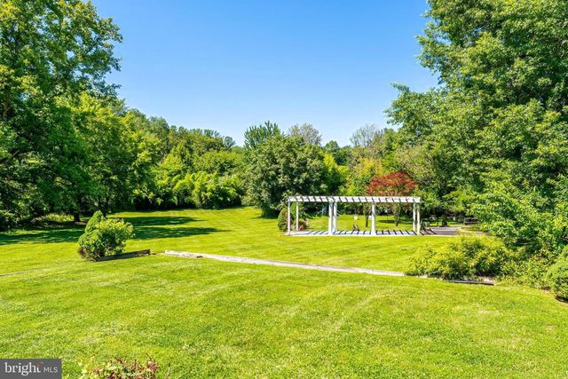 10520 HUNTING CREST LN, Vienna, VA 22182