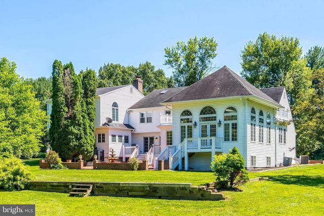 10520 HUNTING CREST LN, Vienna, VA 22182