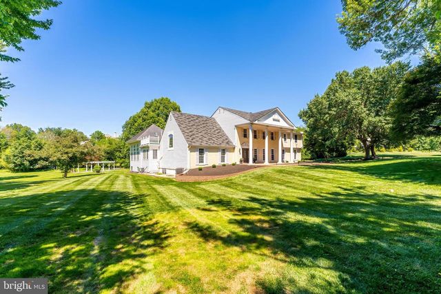 10520 HUNTING CREST LN, Vienna, VA 22182