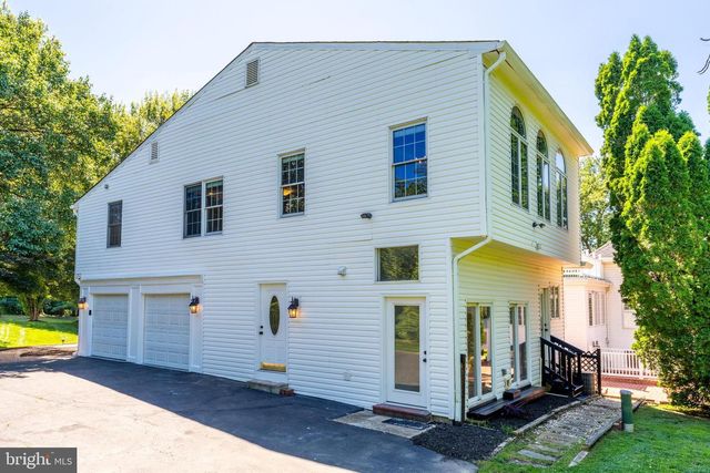 10520 HUNTING CREST LN, Vienna, VA 22182