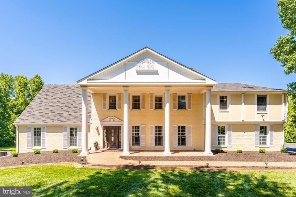 10520 HUNTING CREST LN, Vienna, VA 22182