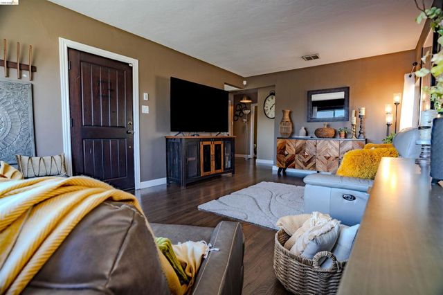 11 Fairview Ave, Vallejo, CA 94590