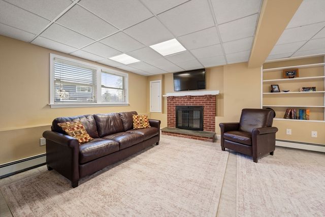 126 Hanscom Ave, Reading, MA 01867