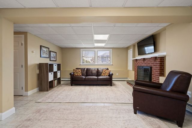 126 Hanscom Ave, Reading, MA 01867