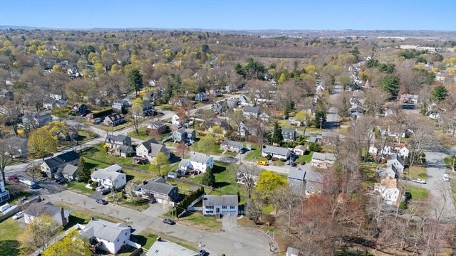 126 Hanscom Ave, Reading, MA 01867