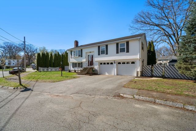 126 Hanscom Ave, Reading, MA 01867