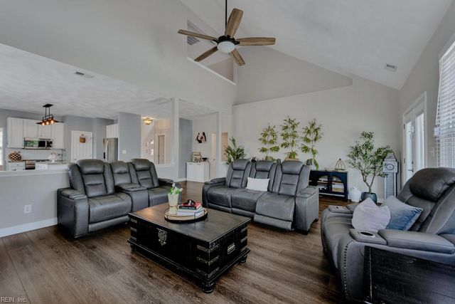 3508 Old Grandad LN, Chesapeake, VA 23323